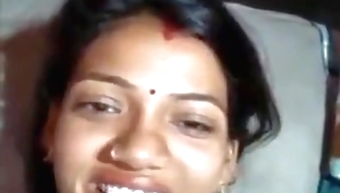 Indian girl in her stepdad's house gets her mouth licked