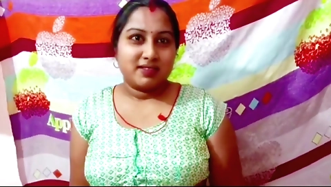 Indian brunette shows us her big ass and her big cock