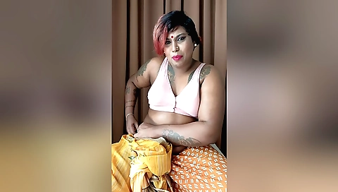 Perima ilaria with a sexy tattooed pussy on webcam clip