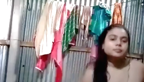 Indian girl with small tits shows herself in solo video