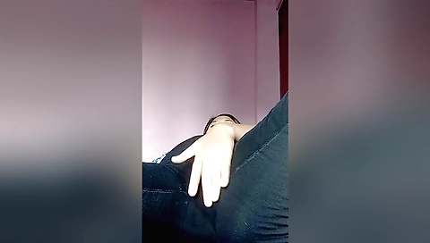 Hot brunette chick with a huge ass in a webcam video