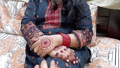 Indian big tits brunette babe fucks herself in the bed