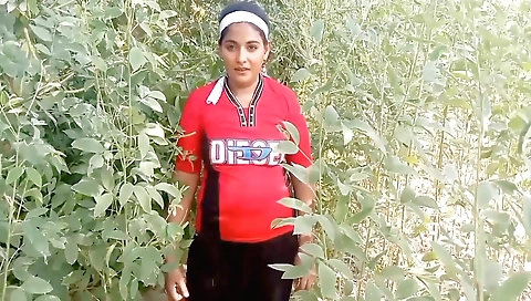 Indian amateur brunette girl in missionary position