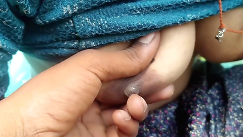 Amateur indian girl is romancing in the outdoor field