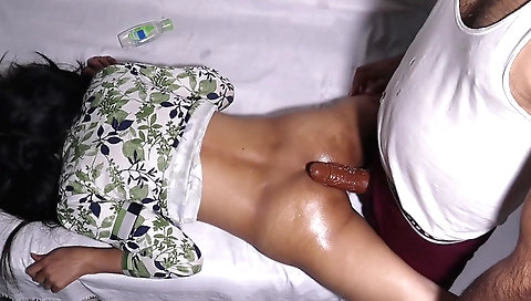 Babidi shows her mouth and her pussy during urinal sex